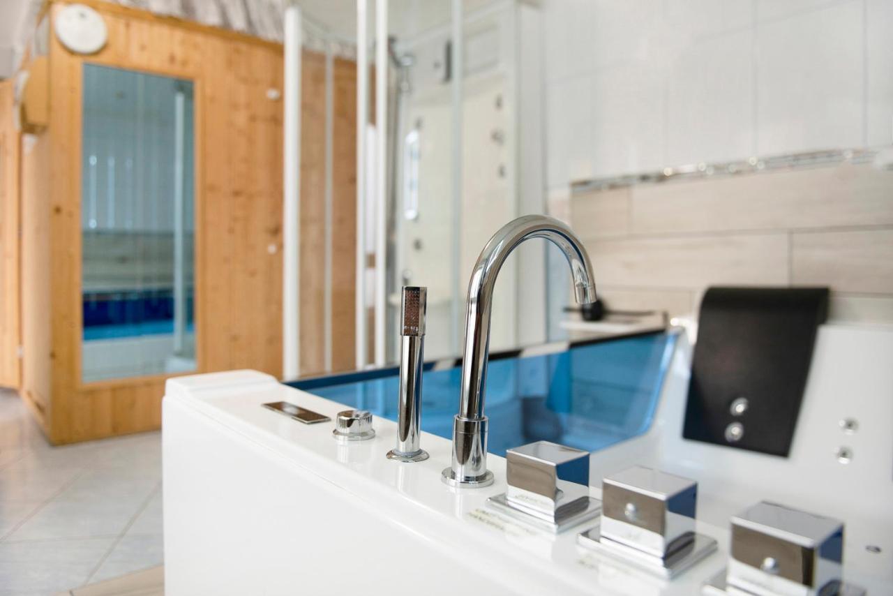 Spawo Mit Sauna Und Whirpool Pfullendorf Exteriör bild