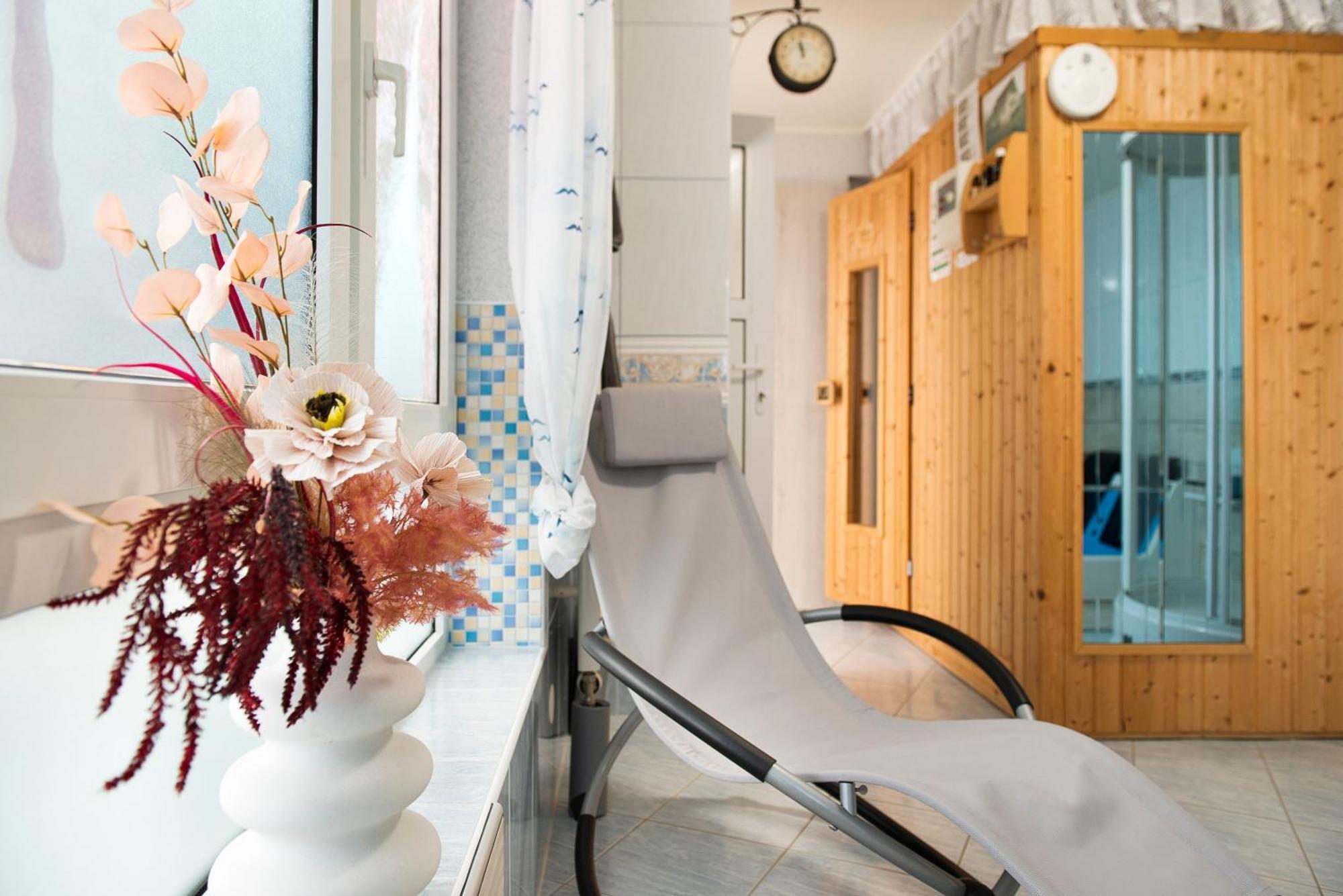Spawo Mit Sauna Und Whirpool Pfullendorf Exteriör bild